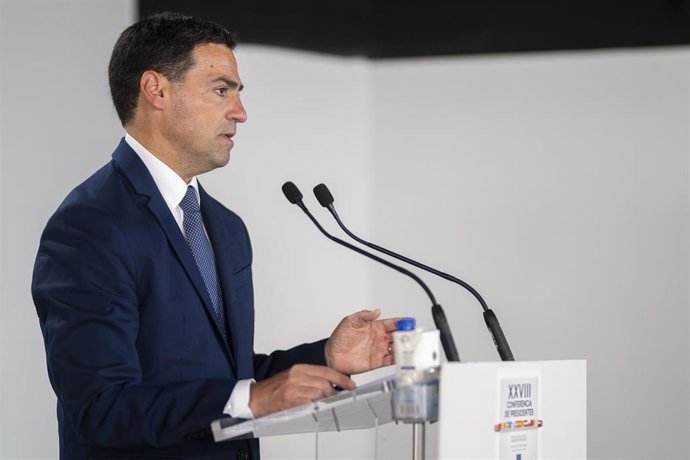 El lehendakari del País Vasco, Imanol Pradales, ofrece declaraciones a los medios posterior a la XXVIII Conferencia de Presidentes, en Palau de Pedralbes de Barcelona, a 6 de junio de 2025, en Barcelona, Catalunya