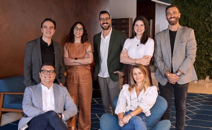 Los equipos de LLYC y Digital Solvers.
