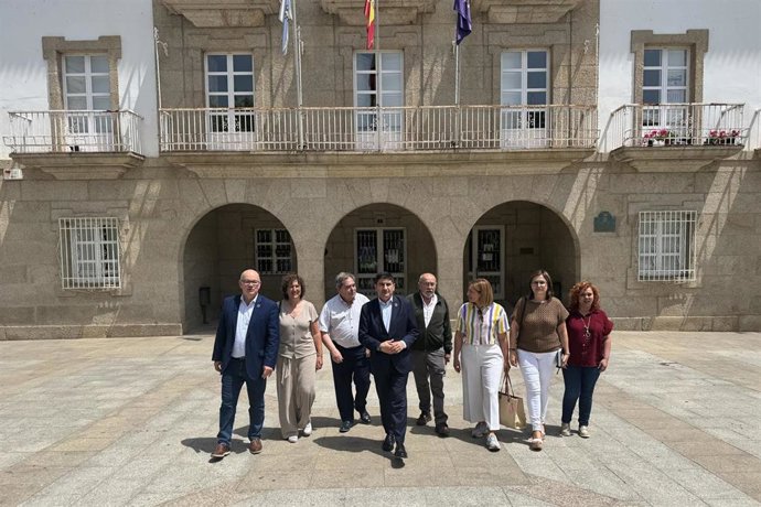 El delegado del Gobierno analiza con alcaldes de la comarca de Verín el proyecto sobre saneamiento y abastecimiento