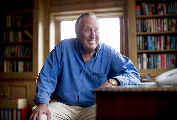Archivo - Aug. 04, 2010 - London, United Kingdom - Spi0024627            picture by Geoff Pugh.The author Frederick Forsyth at home in Hertfordshire..4/8//2010