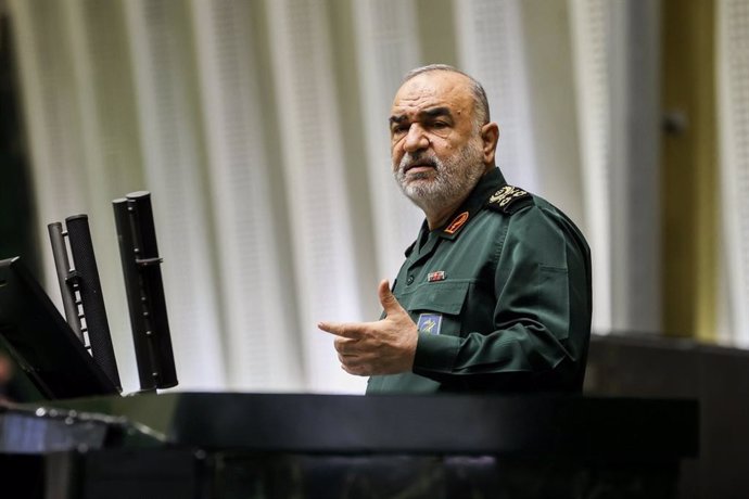 Archivo - December 10, 2024, Tehran, Iran: Islamic Revolutionary Guard Corps (IRGC) commander-in-chief HOSSEIN SALAMI (R) speaks during a session Parliament.