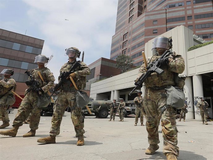Agentes de la Guardia Nacional en Los Ángeles