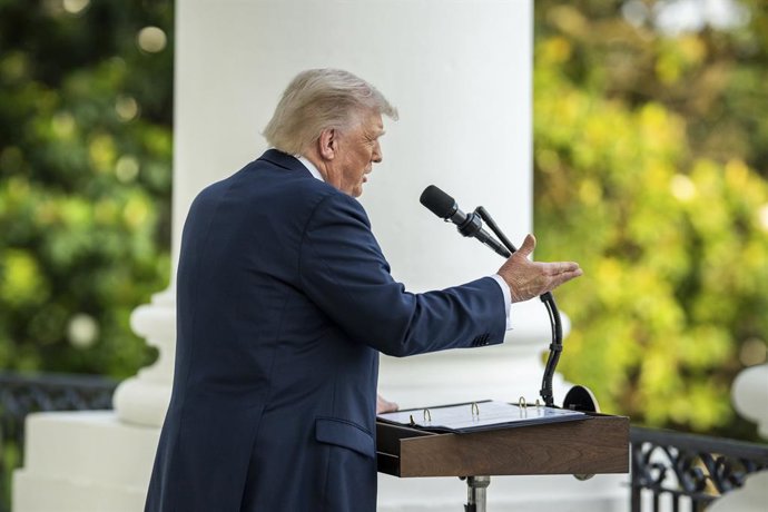 4 de junho de 2025, Washington, Dc, Estados Unidos da América: O presidente dos EUA, Donald Trump, faz comentários na varanda Truman durante o evento Summer Soiree realizado no gramado sul da Casa Branca, em 4 de junho de 2025, em Washington, D.C.