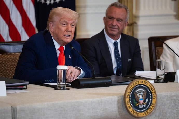 22 de maio de 2025, Washington, Distrito de Columbia, EUA: O presidente dos Estados Unidos, Donald J. Trump, e o secretário de Saúde e Serviços Humanos dos EUA, Robert F. Kennedy, Jr., participam de um evento da Comissão Make America Healthy Again (MAHA) 