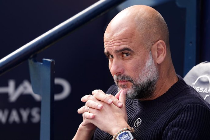 Archivo - 12 April 2025, United Kingdom, Manchester: Manchester City manager Pep Guardiola reacts ahead of the English Premier League soccer match between Manchester City and Crystal Palace at the Etihad Stadium. Photo: Martin Rickett/PA Wire/dpa