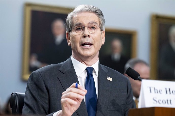Archivo - May 6, 2025, Washington, District Of Columbia, USA: SCOTT BESSENT, Secretary of the Treasury, speaking at a hearing of the House Committee on Appropriations Subcommittee on Financial Services and General Government at the U.S. Capitol in Washing