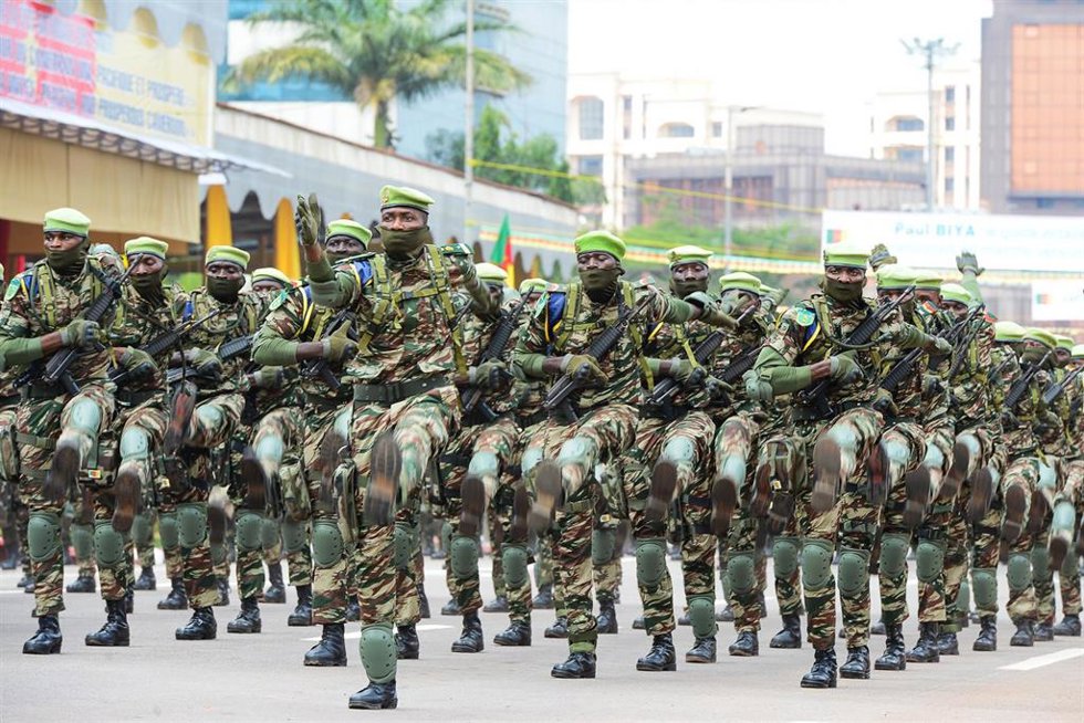 Archivo - Tropas del Ejército de Camerún desfilan en el día nacional de Yaoundé
