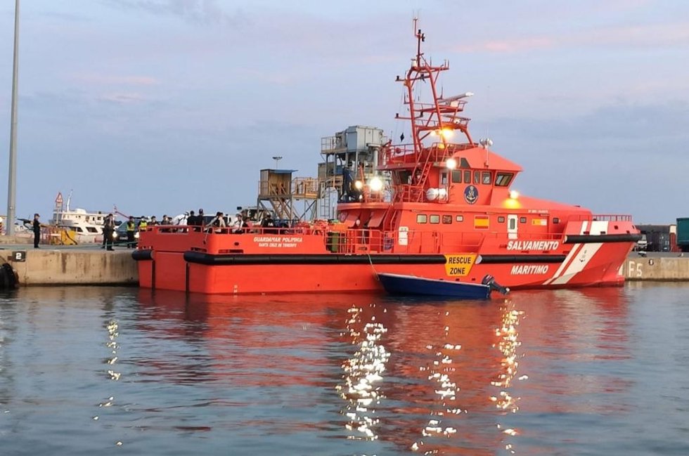 Archivo - Salvament Marítim intercepta una pastera a Balears