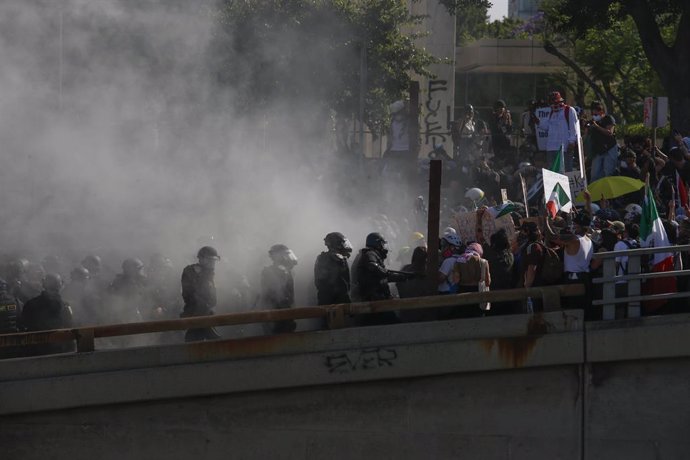 June 8, 2025, Los Angeles, California, USA: Tensions erupted today as a series of ICE raids sparked widespread protests across the city, escalating into clashes between demonstrators and law enforcement. The protests, fueled by concerns over immigration p