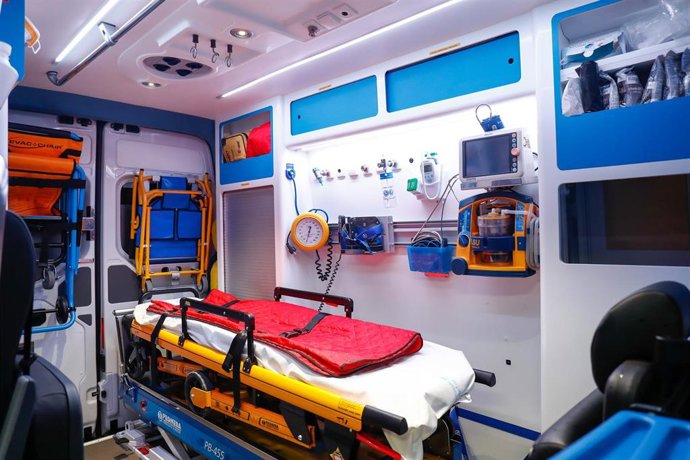 Archivo - Interior de una ambulancia.