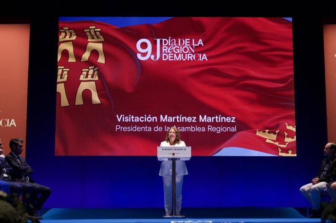 La presidenta de la Asamblea Regional, Visitación Martínez, durante su discurso con motivo del acto institucional que conmemora el Día de la Región de Murcia y el 43 aniversario de Estatuto de Autonomía