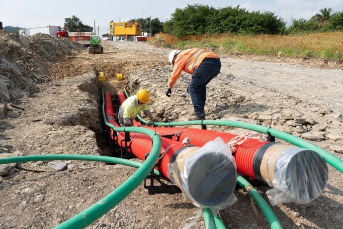 Obras de la línea subterránea de la interconexión con Francia por el Golfo de Bizkaia.