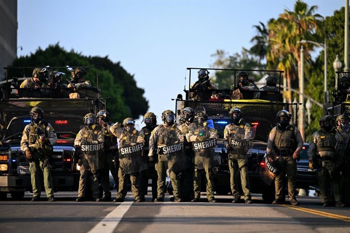 09 June 2025, US, Los Angeles: Officers from the Los Angeles County Sheriff's Department (LASD) are deployed during protests in downtown Los Angeles. 
