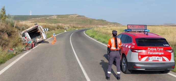 Tres heridos leves tras una salida de vía en Bardenas.