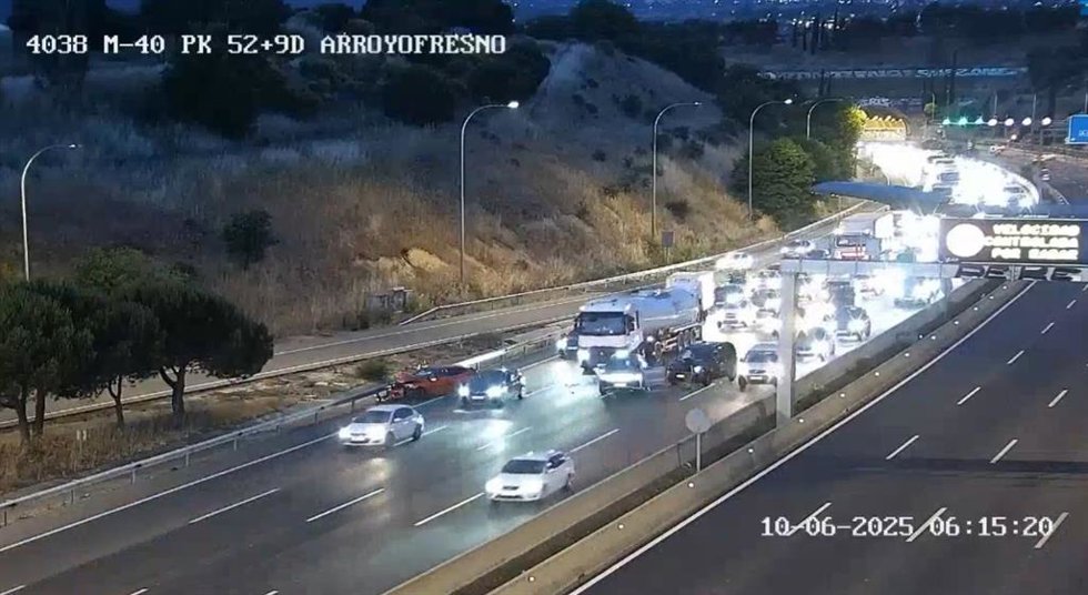 Complicaciones de entrada a Madrid a primera hora de la mañana por un accidente en la M-40