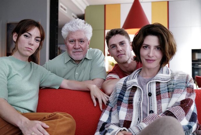 La película estará protagonizada por Bárbara Lennie, Leonardo Sbaraglia, Aitana Sánchez-Gijón, Victoria Luengo, Patrick Criado, Milena Smit, y Quim Gutiérrez.