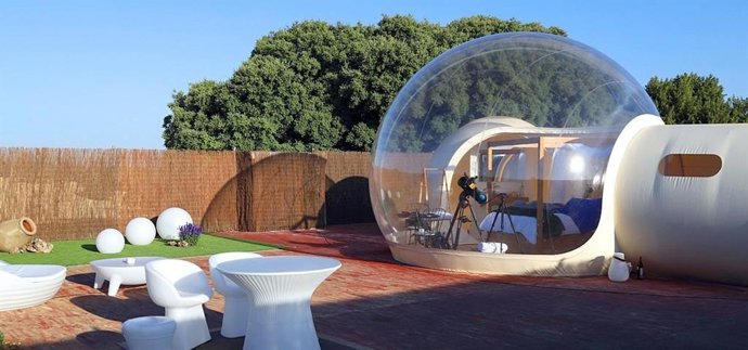 Da la bienvenida al verano bajo las estrellas: burbujas para dormir con vistas al cielo