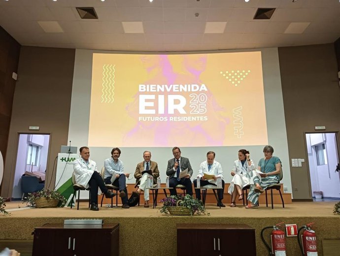 Acto de bienvenia a los EIR en el Hospital Macarena.