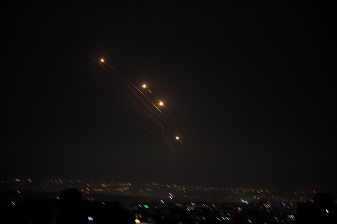 Archivo - Imágenes de los cohetes sobre la Franja de Gaza en la madrugada del 7 de abril de 2023 (archivo)