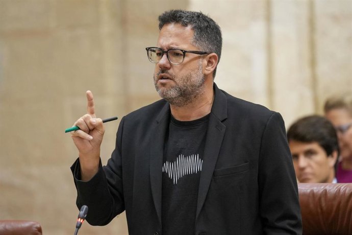 Archivo - El portavoz de Adelante Andalucía, José Ignacio García, en una imagen de archivo en el Pleno del Parlamento. 