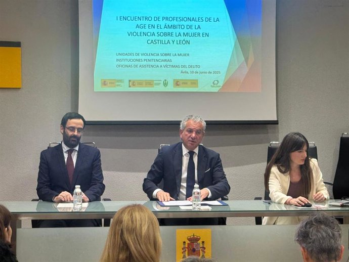 Sen durante la inauguración de la jornada de profesionales de la AGE  que se celebra en Ávila.
