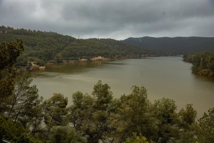 Archivo - Vista del pantà de Foix