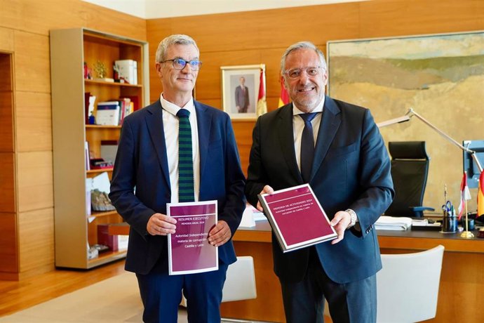 El Presidente de las Cortes de Castilla y León, Carlos Pollán, recibe a la Autoridad Independiente en materia de corrupción de Castilla y León, Luis Gracia