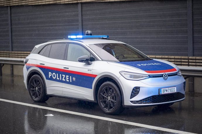 Archivo - Un vehículo de la Policía de Austria durante una protesta en Kufstein en diciembre de 2023 (archivo)