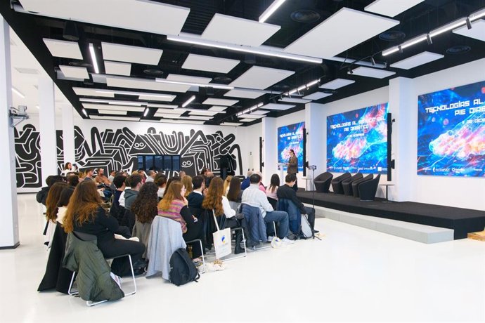 Archivo - Inescop y el Colegio de Podología de la Comunitat Valenciana desarrollarán un sello de calidad para el calzado diabético