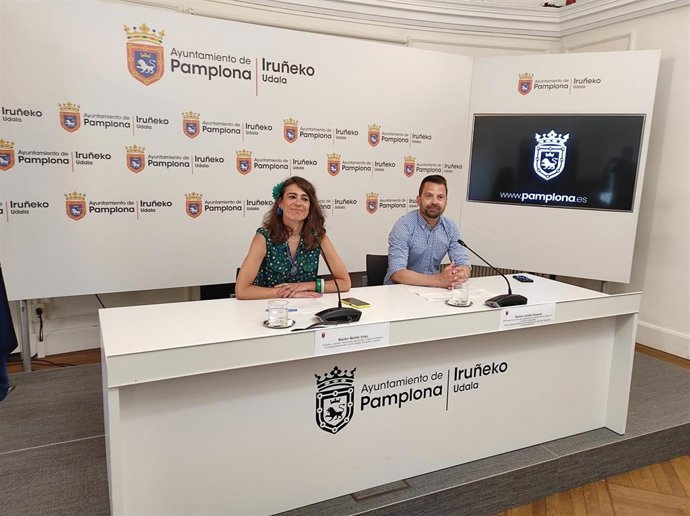 La concejala de Cultura de Pamplona, Maider Beloki, y el gerente de NICDO, Ramón Urdiáin.