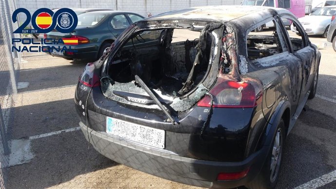 Detenido tras robar un coche de madrugada y después prenderle fuego en Salamanca