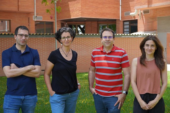 D'esquerra a dreta, els investigadors David Català, Maria Siurana, Jose M. Serra, María Balaguer