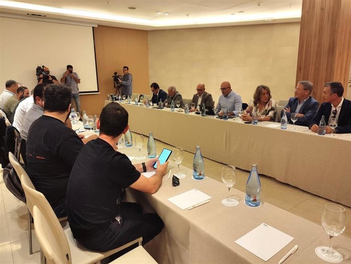 Reunión entre las patronales Ashotel y AERO con los sindicatos para negociar la renovación del convenio colectivo