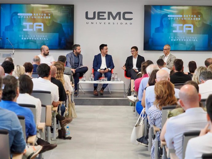 La UEMC reúne a un centenar de organizaciones en torno a la usabilidad de la inteligencia artificial en el entorno empresarial