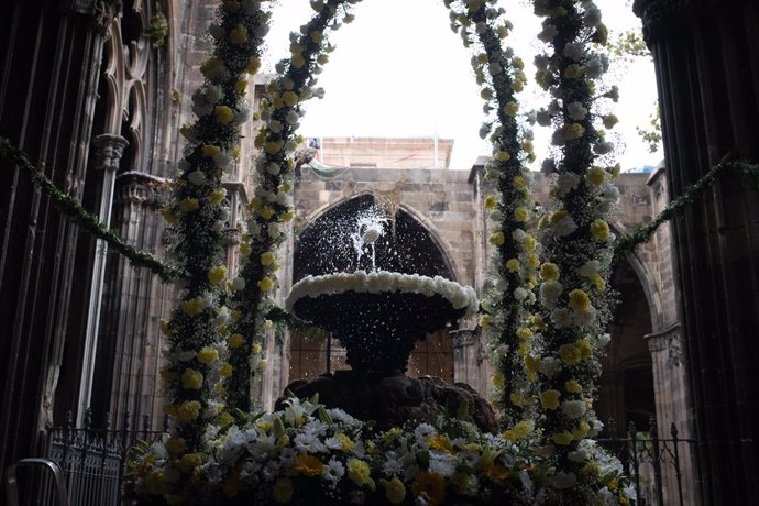 Archivo - L'ou com balla a la catedral de Barcelona