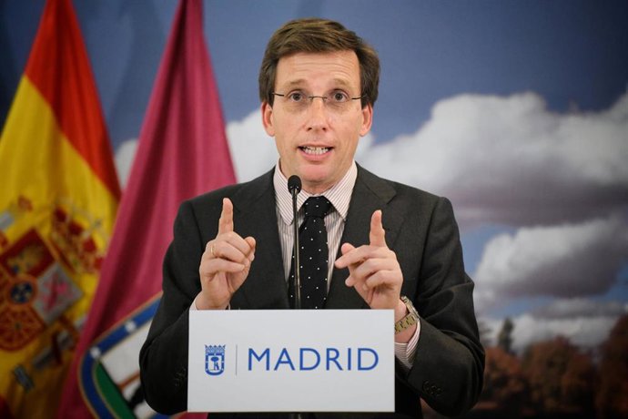 Archivo - El alcalde de Madrid, José Luis Martínez-Almeida, durante un pleno en el Ayuntamiento de Madrid