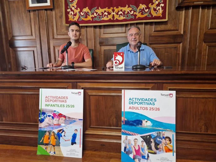 El técnico Servicio Municipal de Deportes, Juan Martín, y el concejal de Deportes del Ayuntamiento de Teruel, Jesús Artigot.