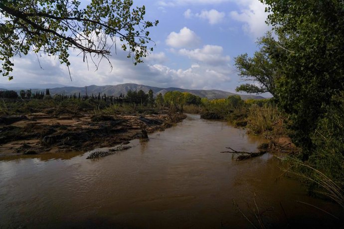 Archivo -  El riu Túria després del pas de la dana en l'entrada de Pedralb (arxiu)