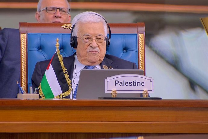 Archivo - Arquivo - HANDOUT - 19 de dezembro de 2024, Egito, Cairo: O presidente palestino Mahmoud Abbas participa da 11ª cúpula da Organização dos Oito em Desenvolvimento para Cooperação Econômica (D-8). Foto: -/Presidência do Irã/dpa - ATENÇÃO: apenas p