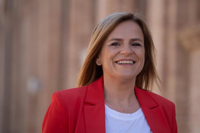 La secretaria general del PSOE de Valencia, Pilar Bernabé, llega a la inauguración del Congreso del PSPV-PSOE de València, en el complejo deportivo La Petxina, a 24 de mayo de 2025