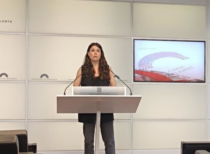 La portavoz de Junts en el Parlament, Mònica Sales, en rueda de prensa.