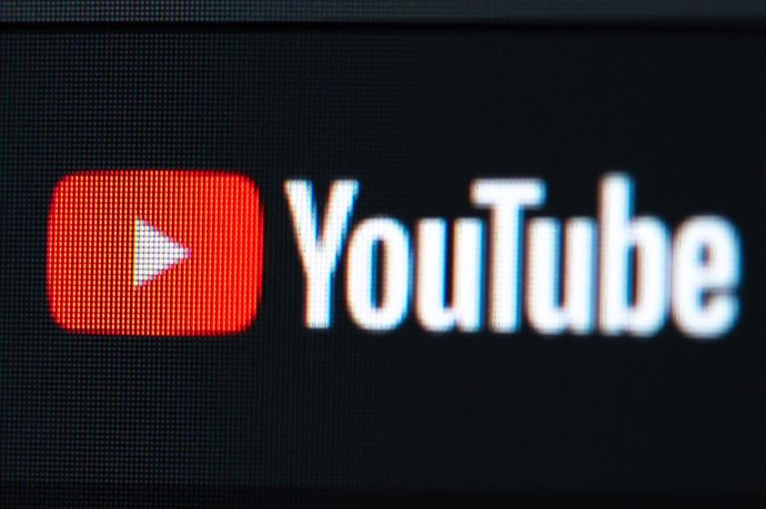 Archivo - FILED - 09 June 2022, Baden-Wuerttemberg, Rottweil: The logo of US video sharing company YouTube can be seen on the screen of a computer. Photo: Silas Stein/Deutsche Presse-Agentur GmbH/dpa