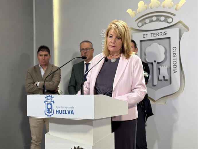 La alcaldesa de Huelva, Pilar Miranda, este martes en rueda de prensa.
