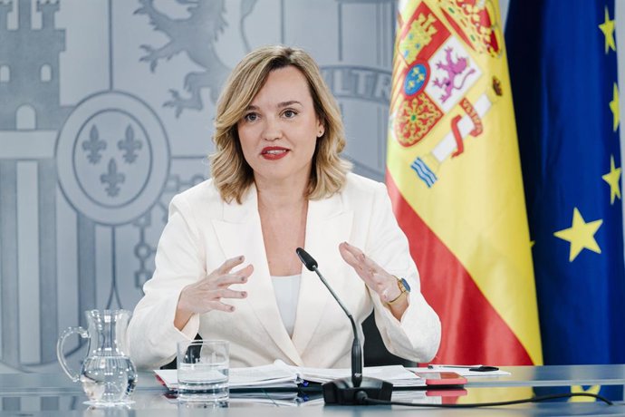 A ministra porta-voz da Educação, Formação Profissional e Esporte, Pilar Alegría, durante uma coletiva de imprensa após a reunião do Conselho de Ministros no Palácio La Moncloa, em 10 de junho de 2025, em Madri (Espanha). O governo aprovou