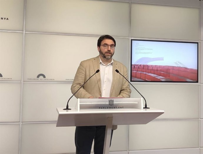 El presidente del PSC en el Parlament, Ferran Pedret, en rueda de prensa.