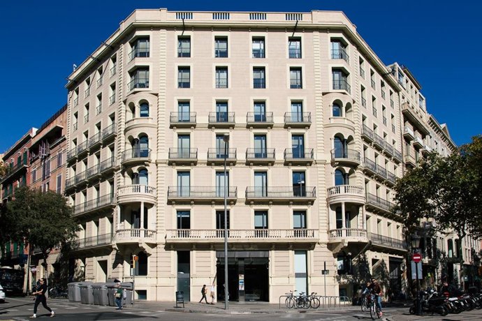 Archivo - La fachada de la sede del ICF, en la Gran Vía de Barcelona
