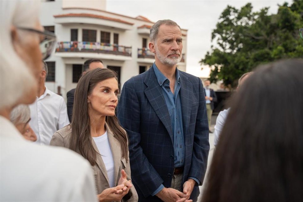 Los Reyes Felipe VI y Letizia, mantienen un encuentro con una representación de los afectados por el volcán 'Tajogaite' para conocer las labores de reconstrucción de la isla, a 6 de junio de 2025, en Los Llanos de Aridane, La Palma, Islas Canarias (Espa