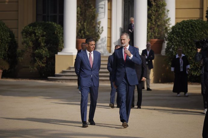 El presidente del Gobierno, Pedro Sánchez, y el Rey Felipe VI, durante la XXVIII Conferencia de Presidentes, en Palau de Pedralbes de Barcelona, a 6 de junio de 2025, en Barcelona, Catalunya (España). Durante la conferencia se abordarán los 16 puntos de l