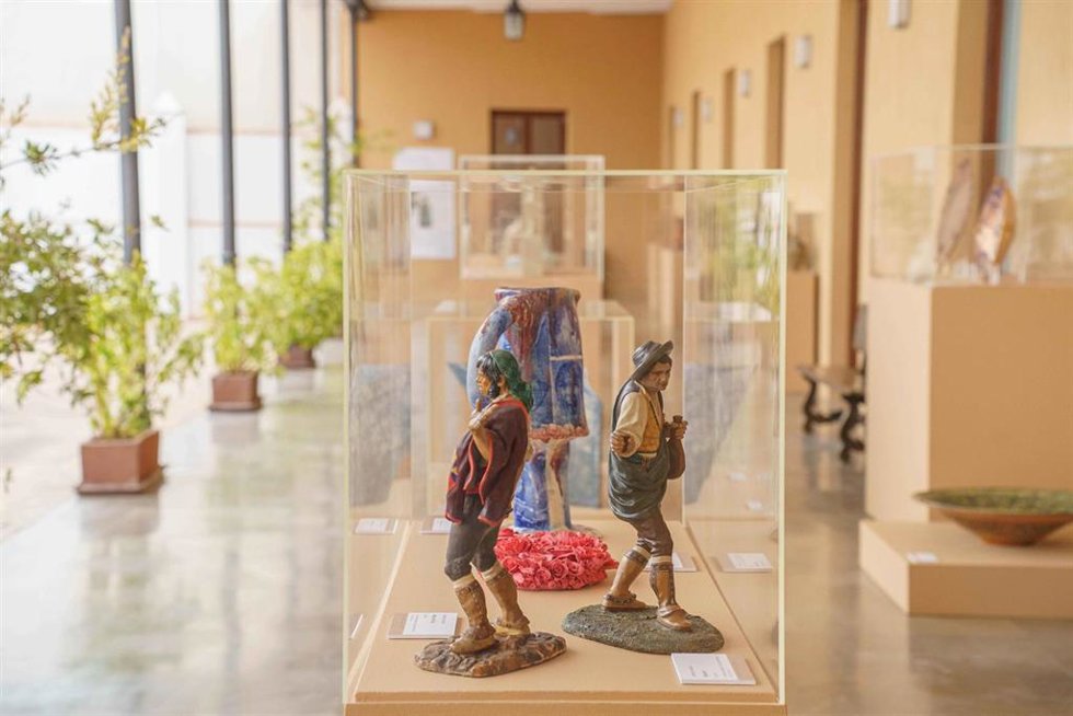 La artesanía cerámica de la Colección de Arte de la Fundación Unicaja protagoniza la exposición Del alfar al taller, del barro al fuego