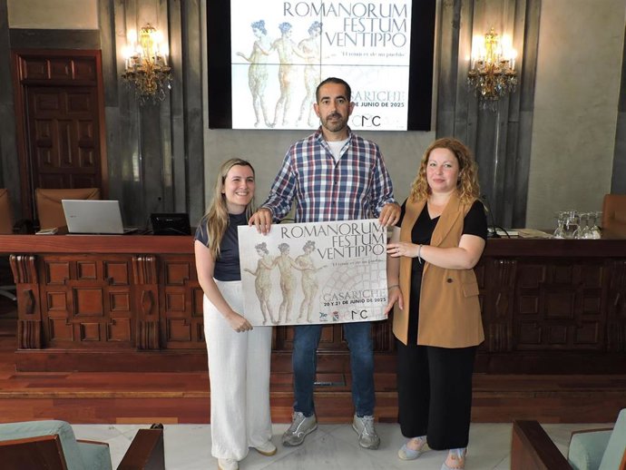 El alcalde de Casariche, en la presentación del 'Romanorum Festum Ventippo', en un acto en la Casa de la Provincia.